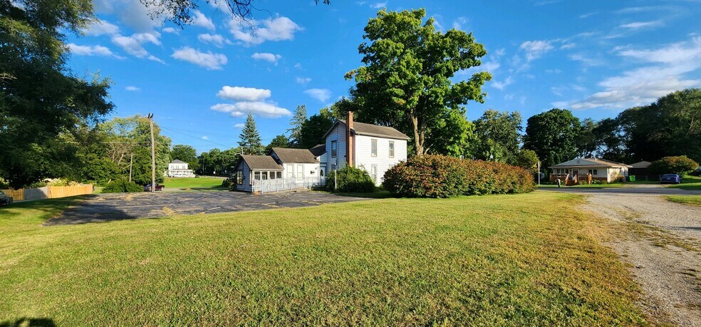 More Photos Of 545 E Main St, Pinckney Office Residential For Sale