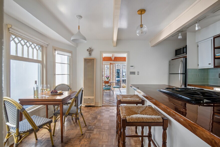 More Photos Of 1117 Abbot Kinney Blvd, Venice Loft Creative Space For Lease