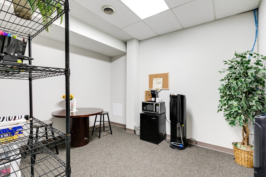 More Photos Of 2025 E Main St, Richmond Office For Lease