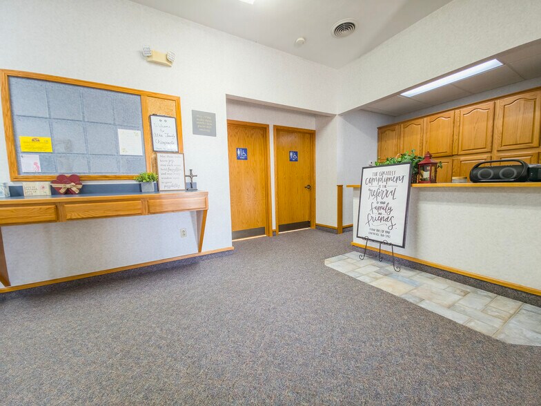 More Photos Of 2103 W 9th St, Mount Carmel Office For Sale