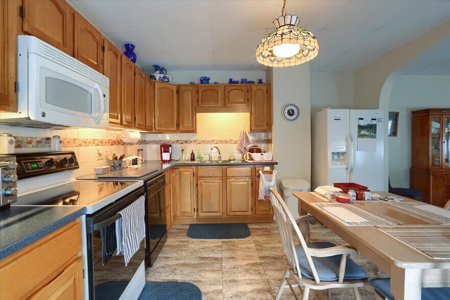 More Photos Of 3 S Market St, Shamokin Flex For Sale