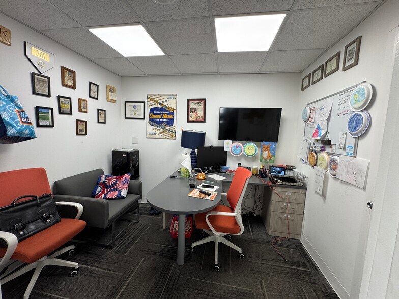 More Photos Of 121 S State St, Belvidere Flex For Sale