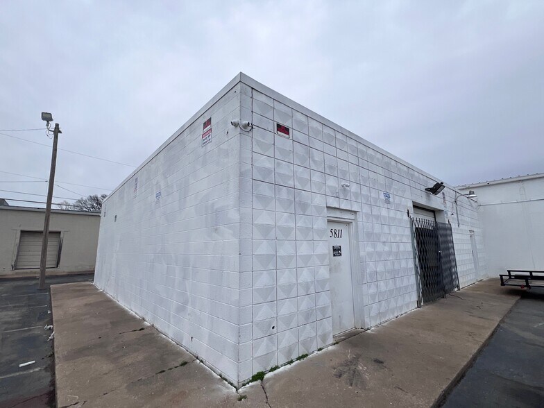 More Photos Of 5811 S Owasso Ave, Tulsa Warehouse For Sale