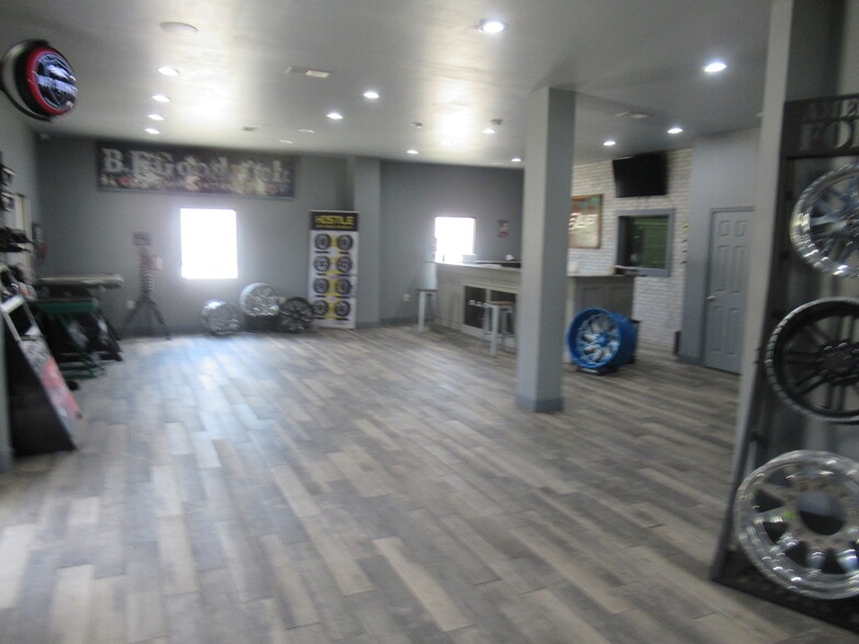 More Photos Of 26455 Hanna Rd, Conroe Warehouse For Lease