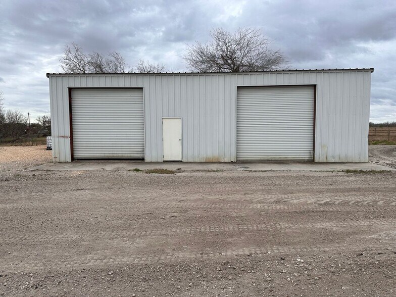 More Photos Of 16137 FM 624, Robstown Warehouse For Lease