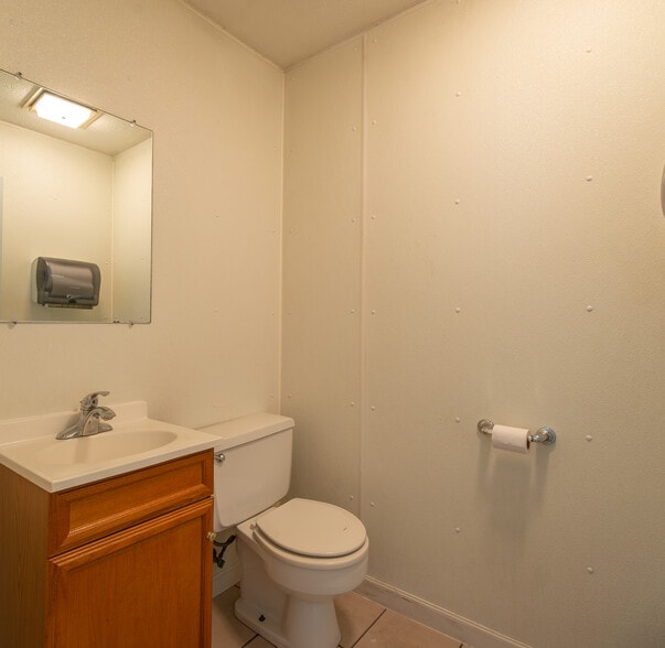 More Photos Of 1650 S Galena Ave, Freeport Industrial For Sale