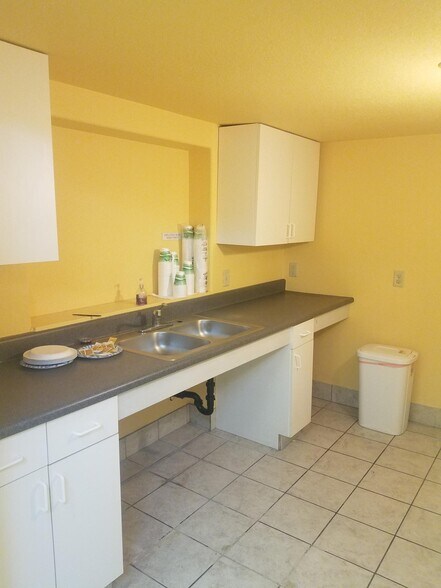 More Photos Of 2008 Hamilton Ln, Las Vegas Office For Sale