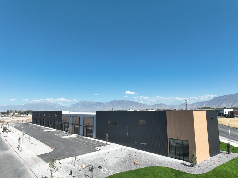 More Photos Of 292 S American Way, Payson Warehouse For Sale