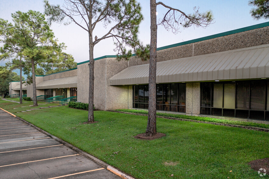 Primary Photo Of 467-487 W 38th St, Houston Warehouse For Lease