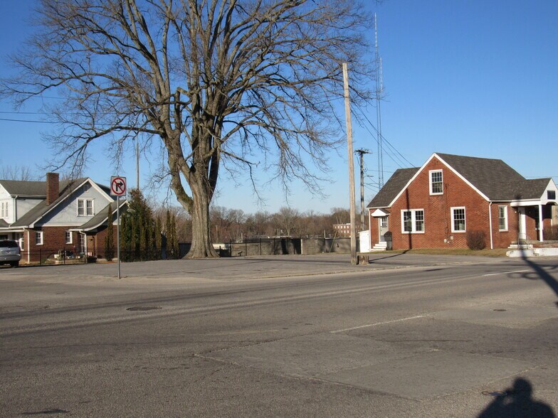 Primary Photo Of 202 W Morford St, McMinnville General Retail For Sale