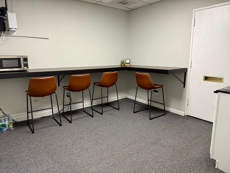 More Photos Of 375 Sunrise Hwy, Lynbrook Storefront Retail Office For Lease