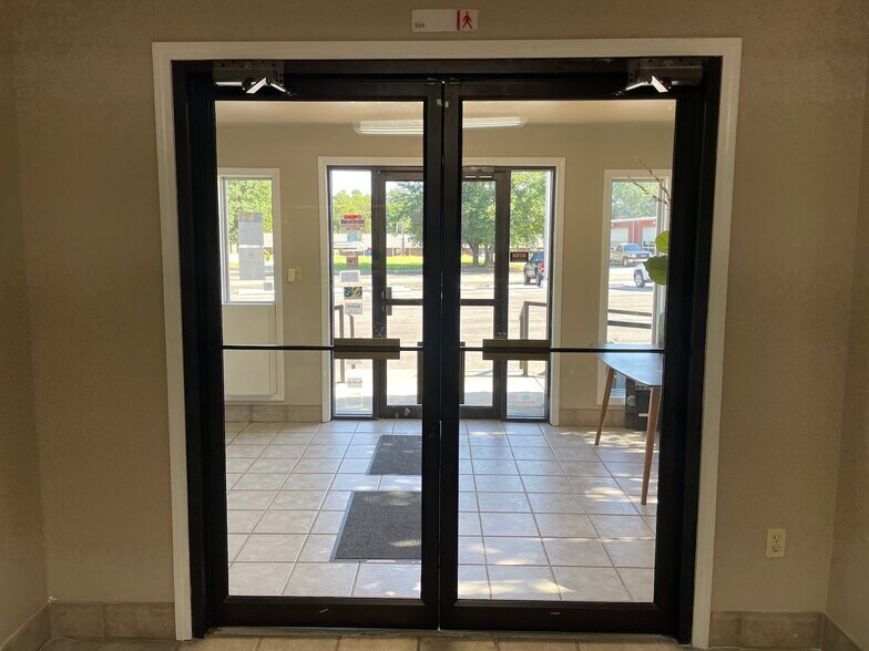 More Photos Of 800 E Main St, Russellville Office For Lease