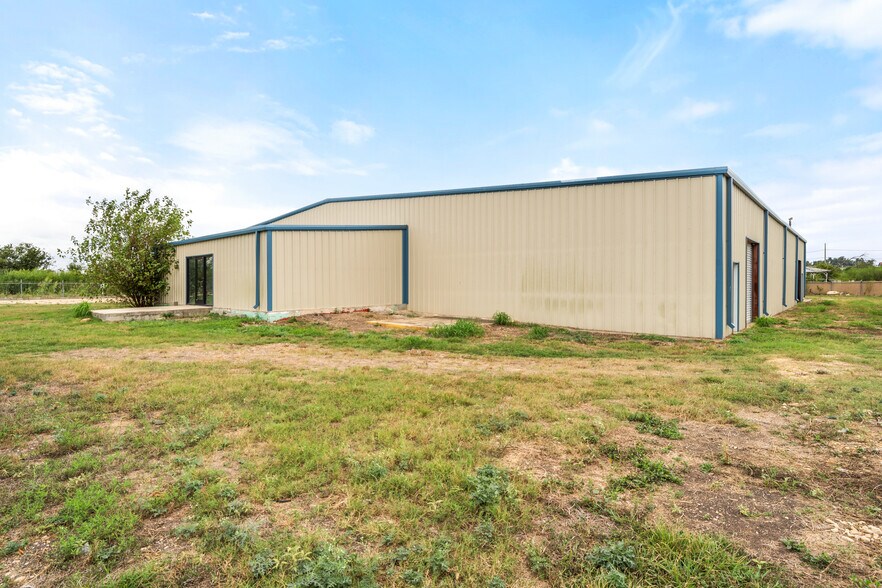 More Photos Of 1403 W Welch St, Taylor Warehouse For Sale