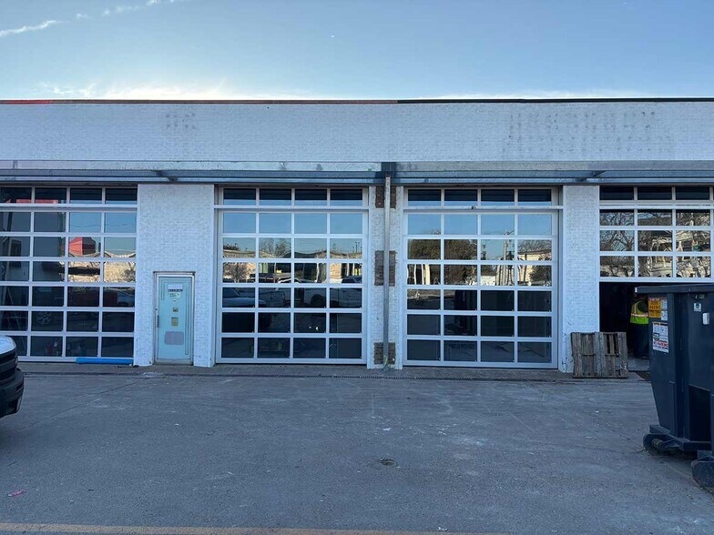 More Photos Of 1726 Austin Ave, Waco Storefront Retail Office For Lease