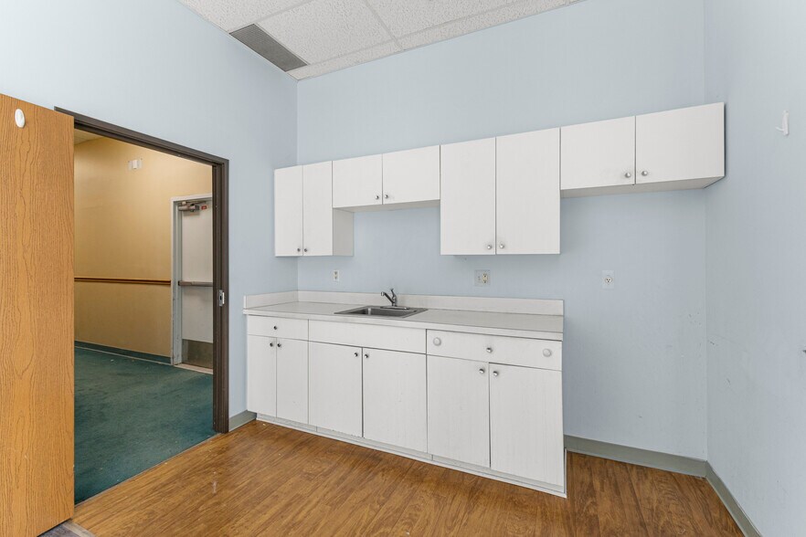 More Photos Of 35425 W Michigan Ave, Wayne General Retail For Lease