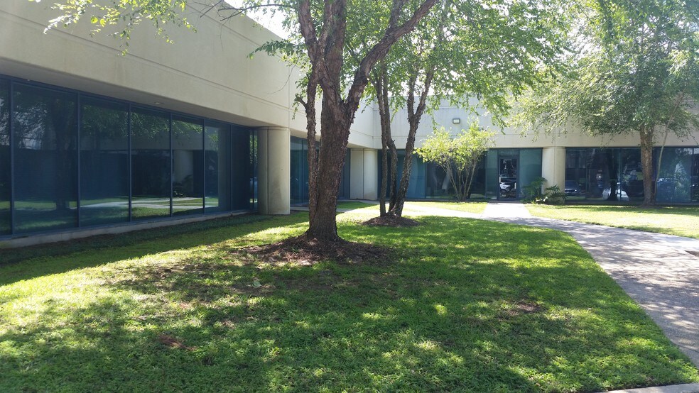 More Photos Of 2114 Airport Blvd, Pensacola Office For Lease
