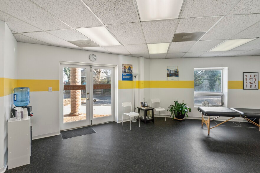 More Photos Of 604 S King St, Leesburg Office For Sale