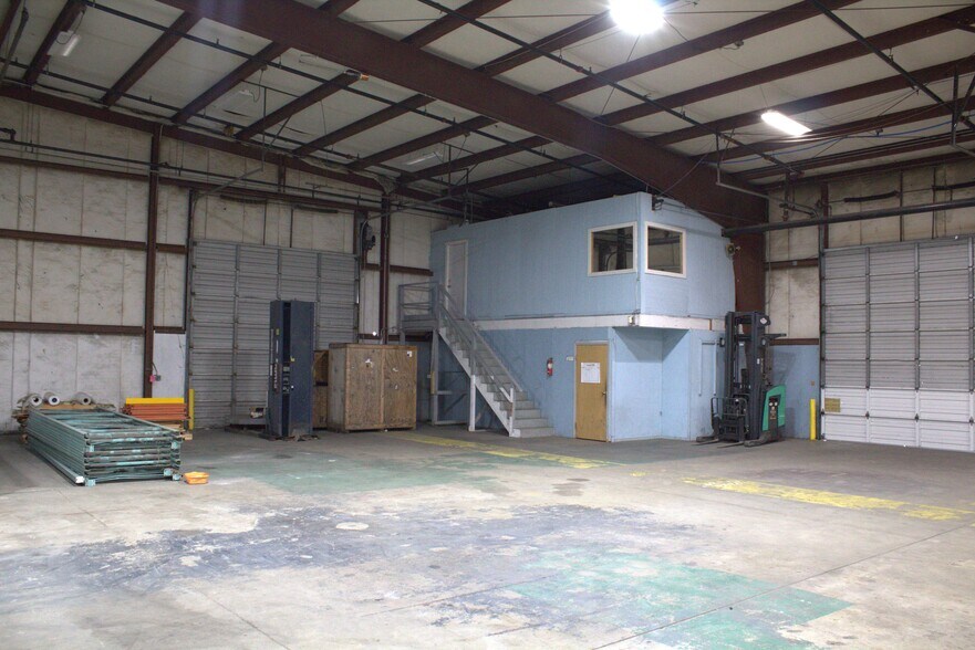 More Photos Of 2208 Parrott Way, Kelso Warehouse For Lease
