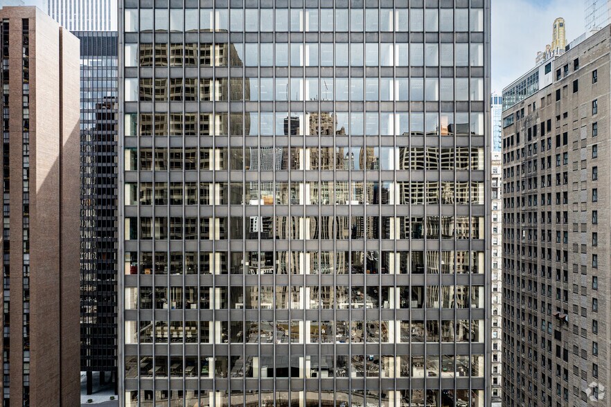 More Photos Of 111 E Wacker Dr, Chicago Office For Lease