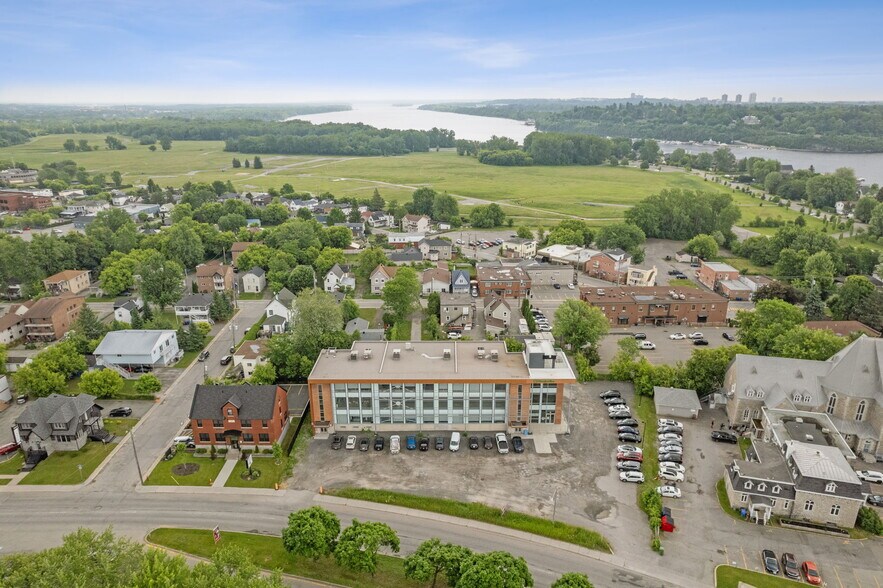 More Photos Of 15 Boul Gréber, Gatineau Office For Sale