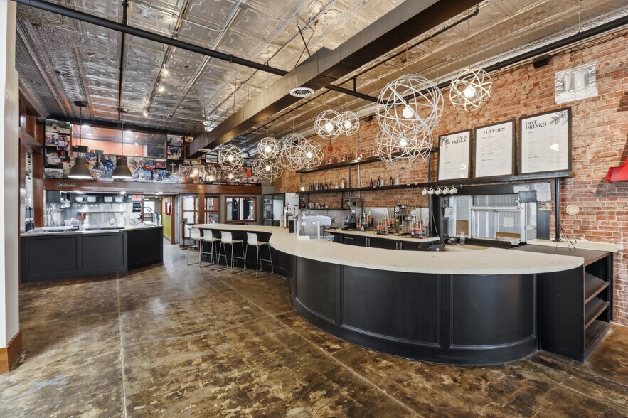 More Photos Of 122 E Randolph Ave, Enid Storefront Retail Residential For Sale