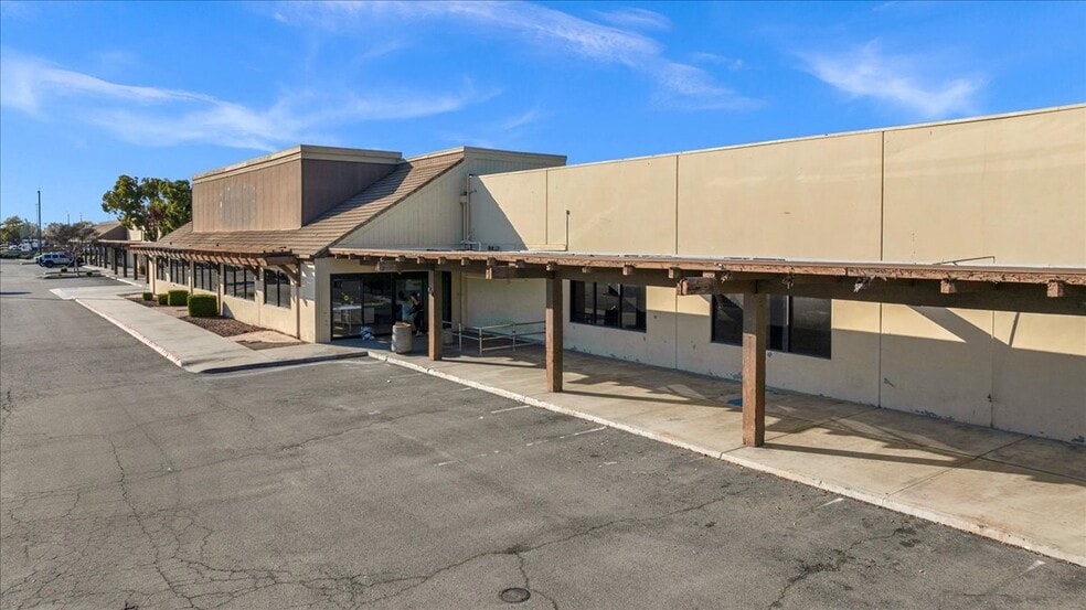 More Photos Of 147 W Shaw Ave, Clovis General Retail For Sale