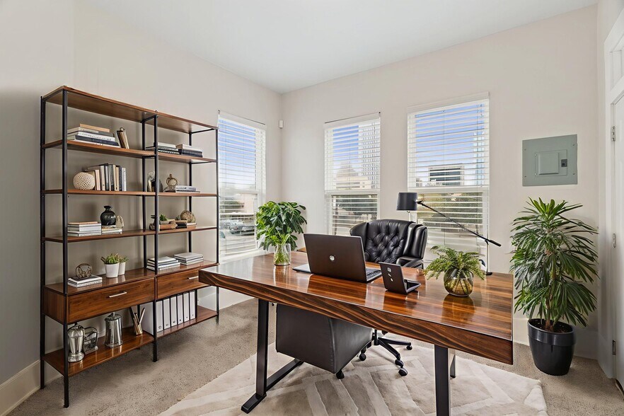 More Photos Of 620 N Flores St, San Antonio Freestanding For Lease