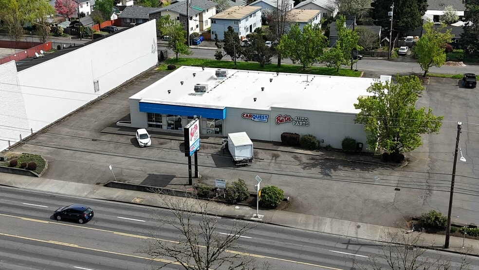 Primary Photo Of 4552 SE 82nd Ave, Portland Freestanding For Sale