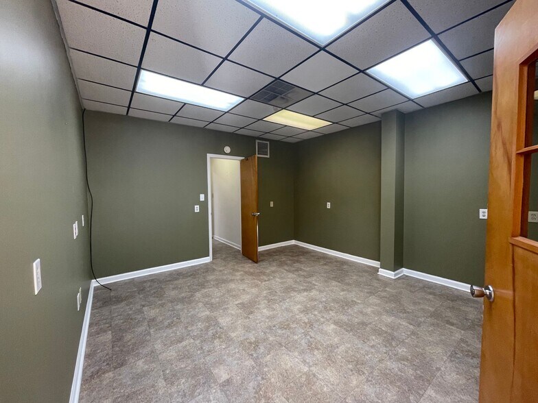 More Photos Of 1911 Lejeune Blvd, Jacksonville Storefront Retail Office For Lease