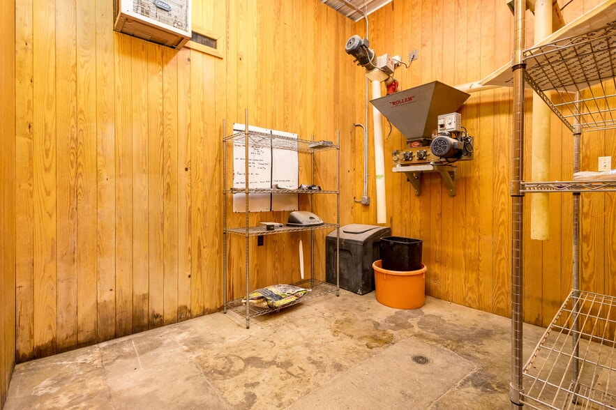 More Photos Of 12298 Croton Rd, Croton Specialty For Sale