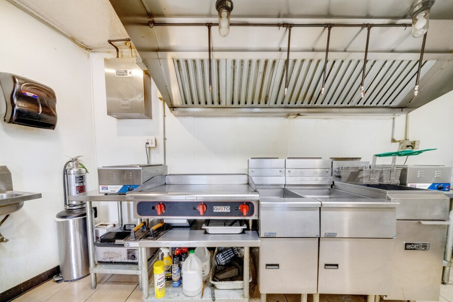 More Photos Of 1718 S Ewing Ave, Dallas Restaurant For Lease