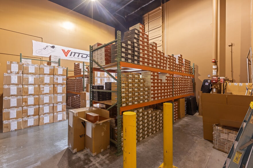 More Photos Of 28522-28528 Constellation Rd, Valencia Warehouse For Lease