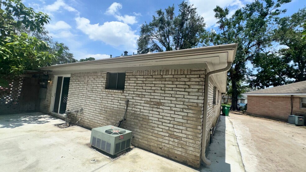 More Photos Of 7315 Housman, Houston Specialty For Sale