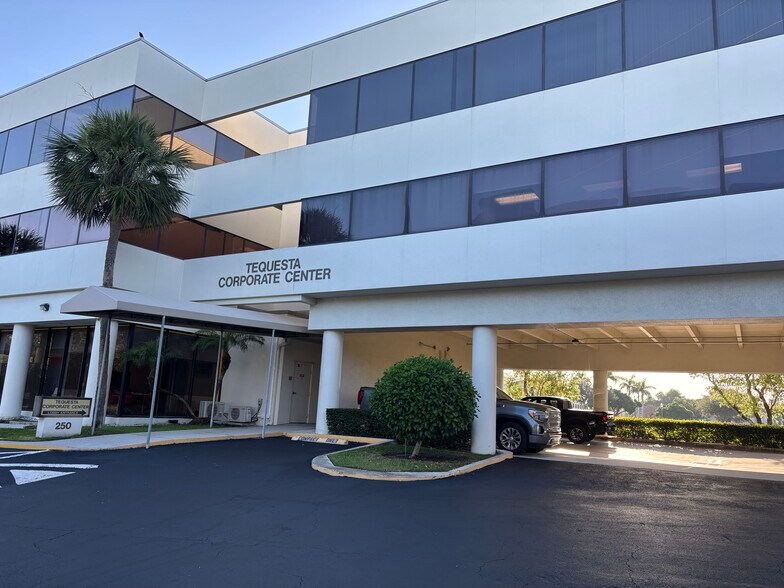 More Photos Of 250 Tequesta Dr, Tequesta Office For Lease