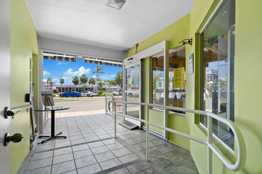 More Photos Of 2909-2911 E Commercial Blvd, Fort Lauderdale Storefront Retail Residential For Sale