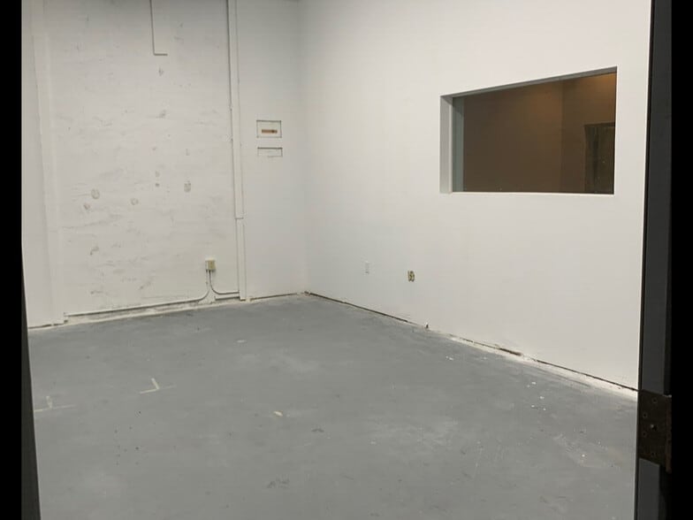 More Photos Of 14200-14238 SW 136th St, Miami Light Manufacturing For Sale
