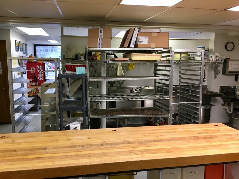 More Photos Of 1319 Birch St, Eau Claire Freestanding For Sale