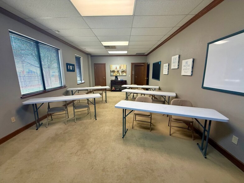 More Photos Of 2017-2019 Heritage Park Dr, Oklahoma City Office For Sale