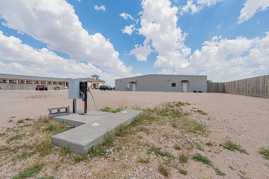 More Photos Of 650 S John Ben Shepperd Pky, Odessa Office For Sale