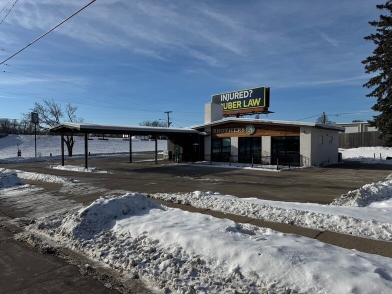 Primary Photo Of 614 N Fair Oaks Ave, Madison Restaurant For Sale