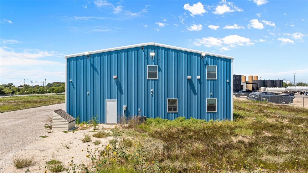 More Photos Of 14100 N Highway 171, Cresson Warehouse For Lease