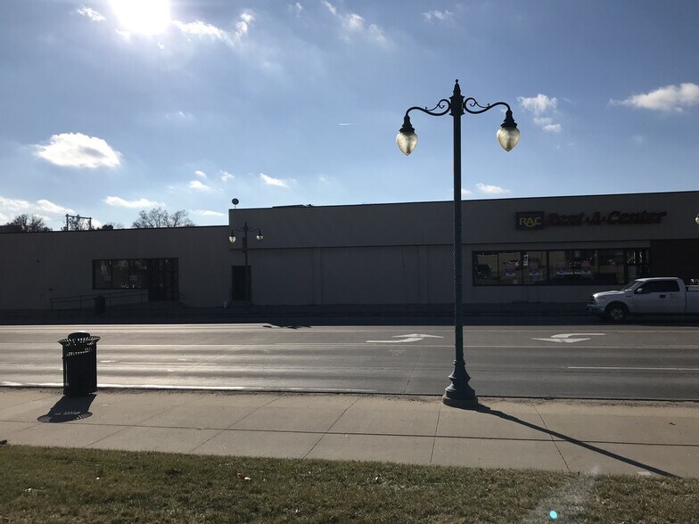 More Photos Of 1220 Main St, Keokuk Freestanding For Sale