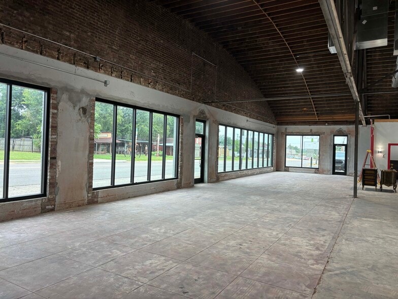 More Photos Of 9101 N Western Ave, Oklahoma City Showroom For Lease