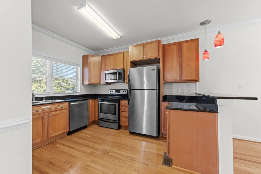 More Photos Of 2007 Baltic Ave, Virginia Beach Apartments For Sale