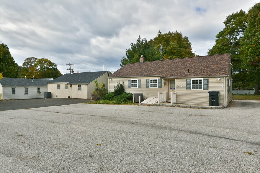 More Photos Of 12 E Mill Rd, Flourtown Medical For Lease