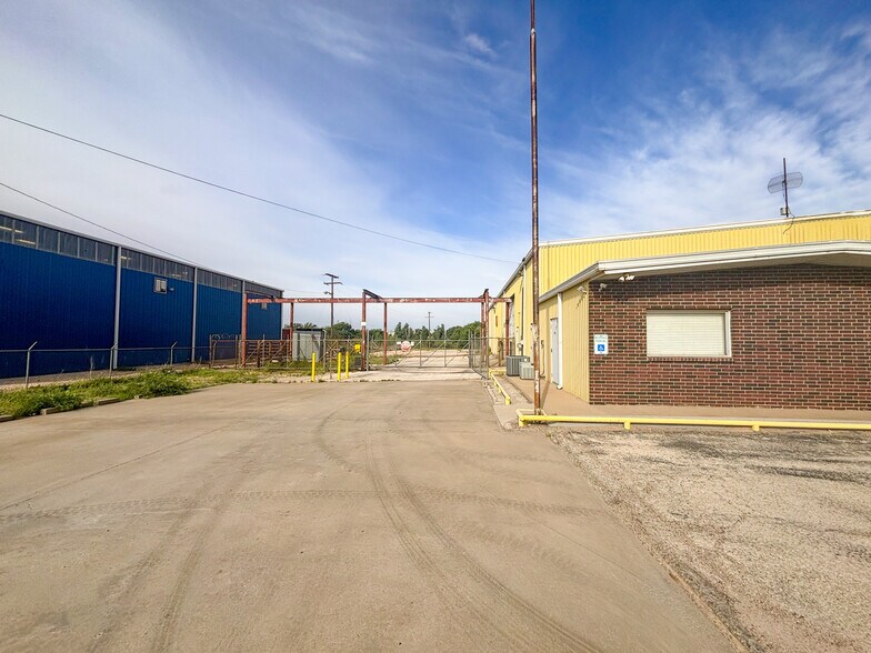 More Photos Of 3803 Mankins Ave, Odessa Warehouse For Sale