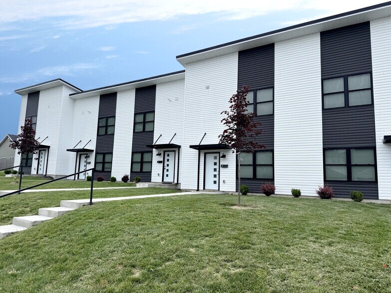 Primary Photo Of 1124 Winton Pl, Springfield Apartments For Sale