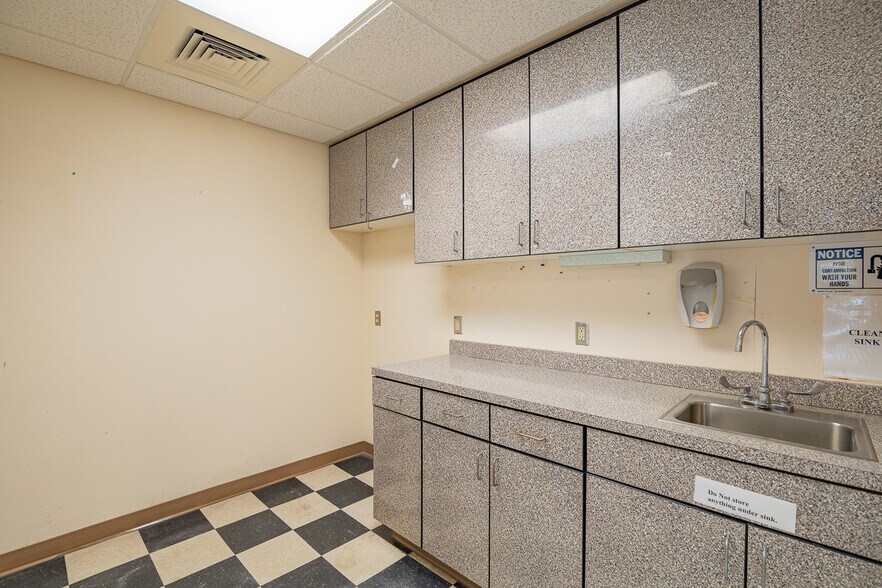 More Photos Of 300 Midtown Dr, Beaufort Medical For Lease