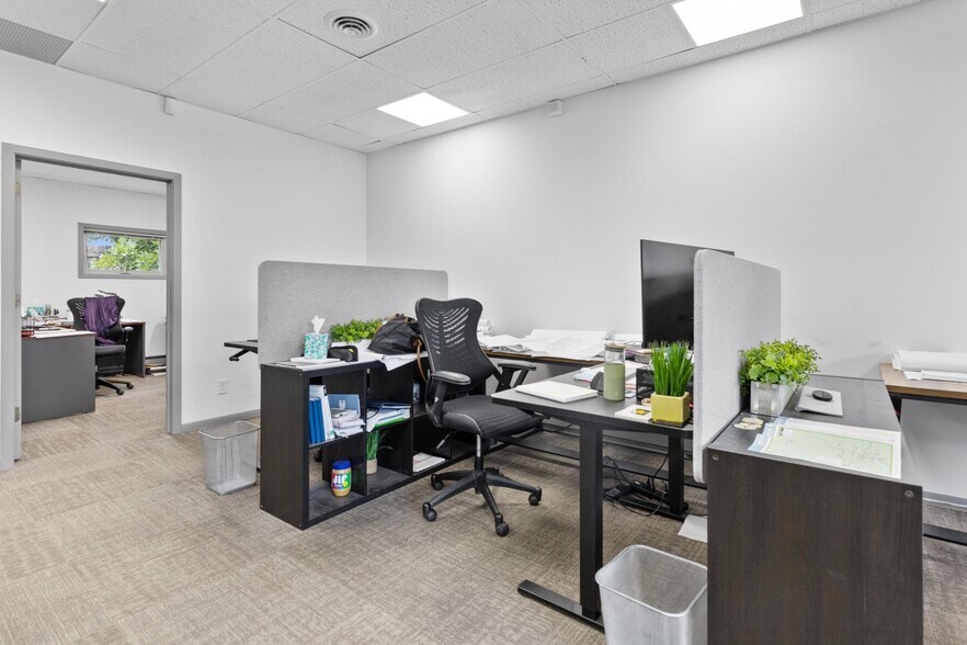 More Photos Of 728 N Prospect St, Rockford Office For Sale