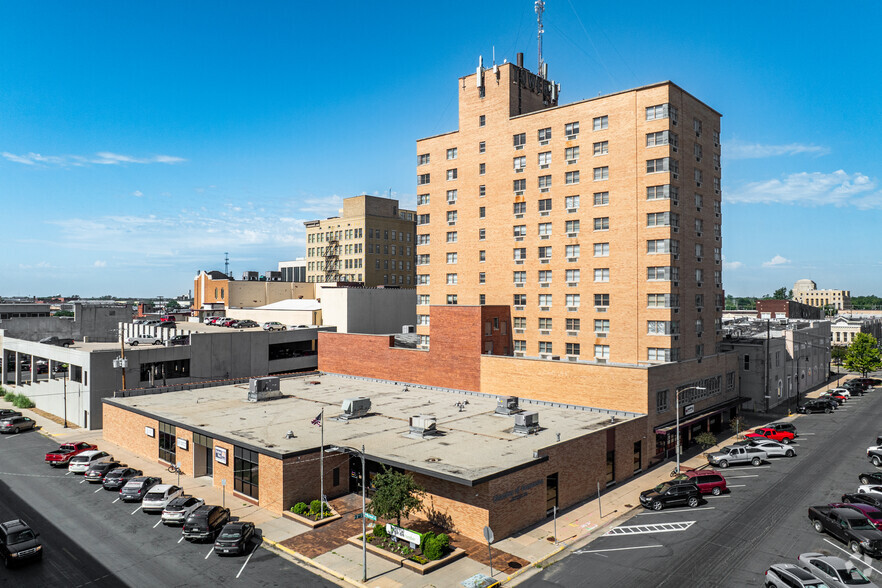 Primary Photo Of 17 E 2nd Ave, Hutchinson Apartments For Lease